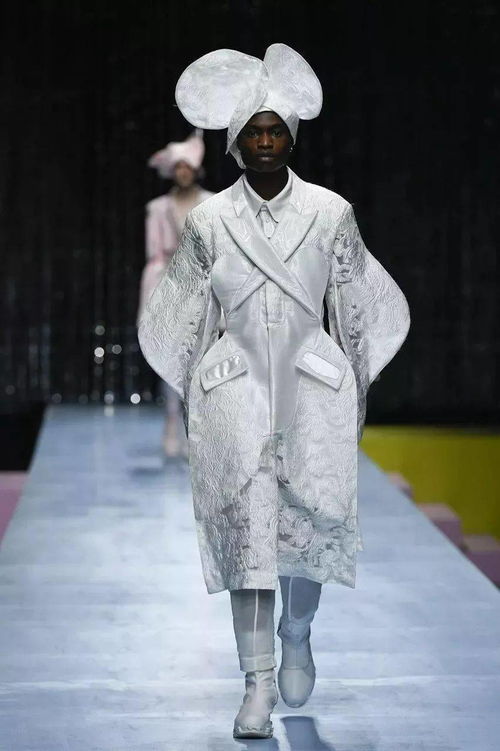 安特衛普迷幻美學 當服裝如花綻放的黑暗浪漫主義